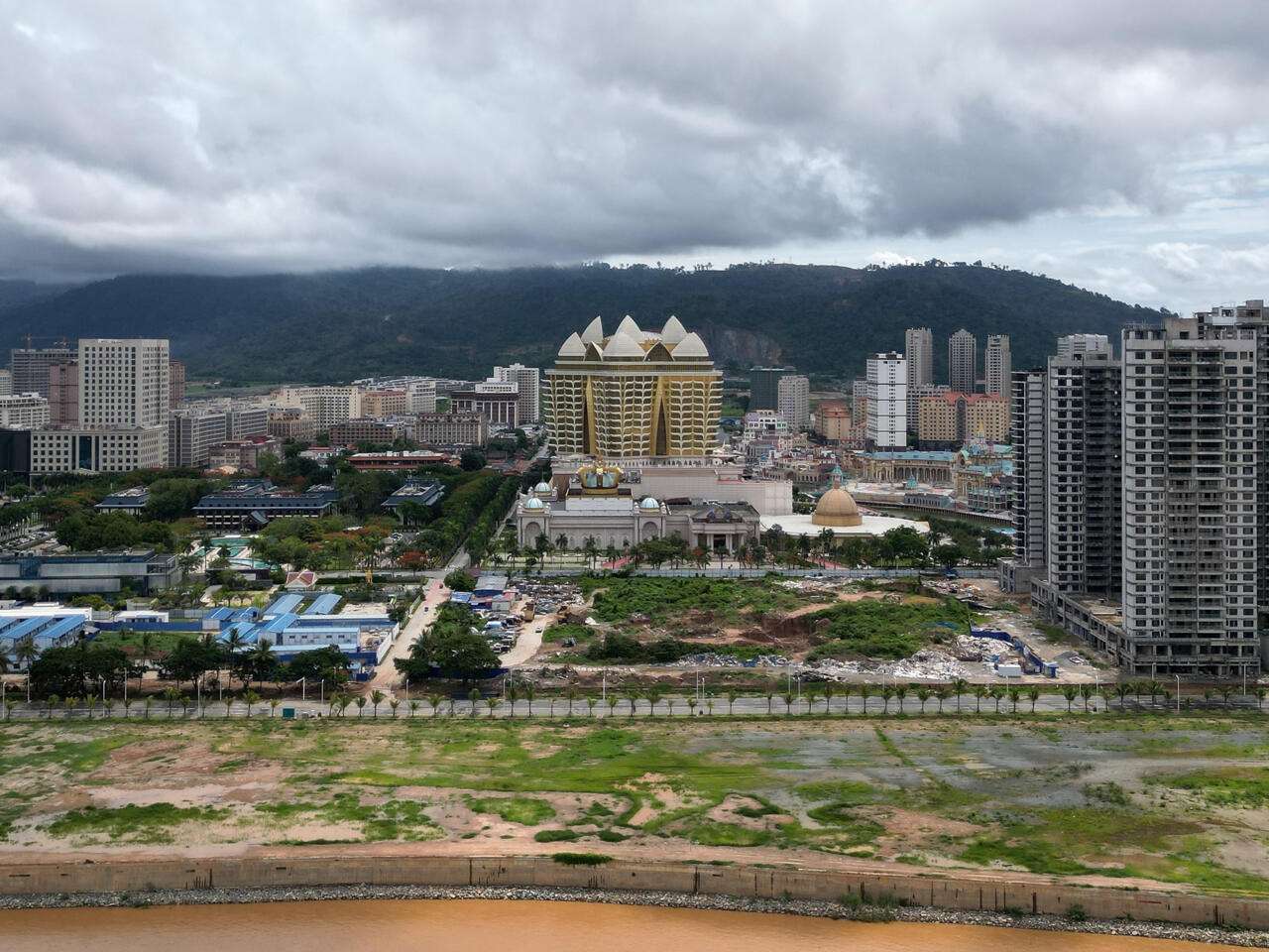 Las Vegas in Laos Crime and Scams Plague GTSEZ
