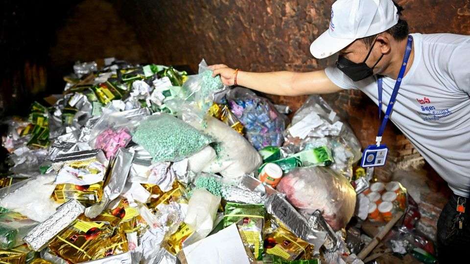 Two Laotians Busted Smuggling Drugs into Vietnam