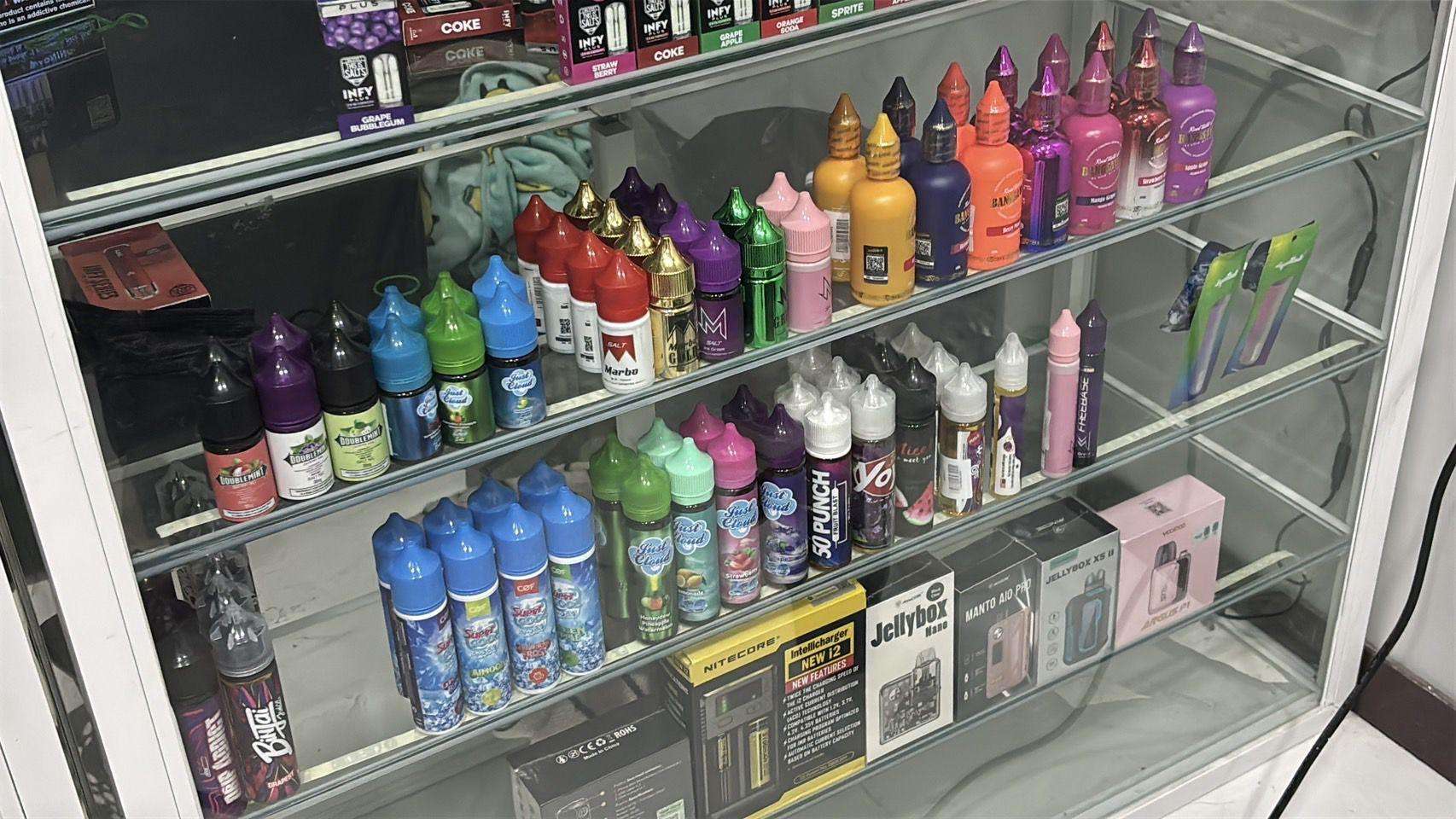 Pattaya Police Seize 600 Illegal Vapes in Raid