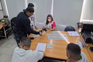 Two Israelis Arrested with Fake US Dollars on Koh Samui